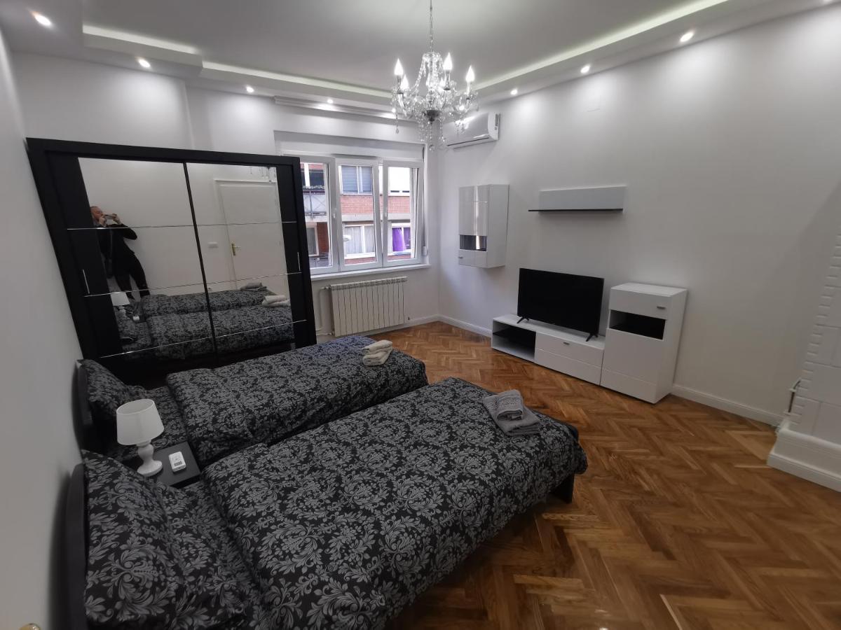 Victory Apartment - Heart Of Belgrad Exteriör bild
